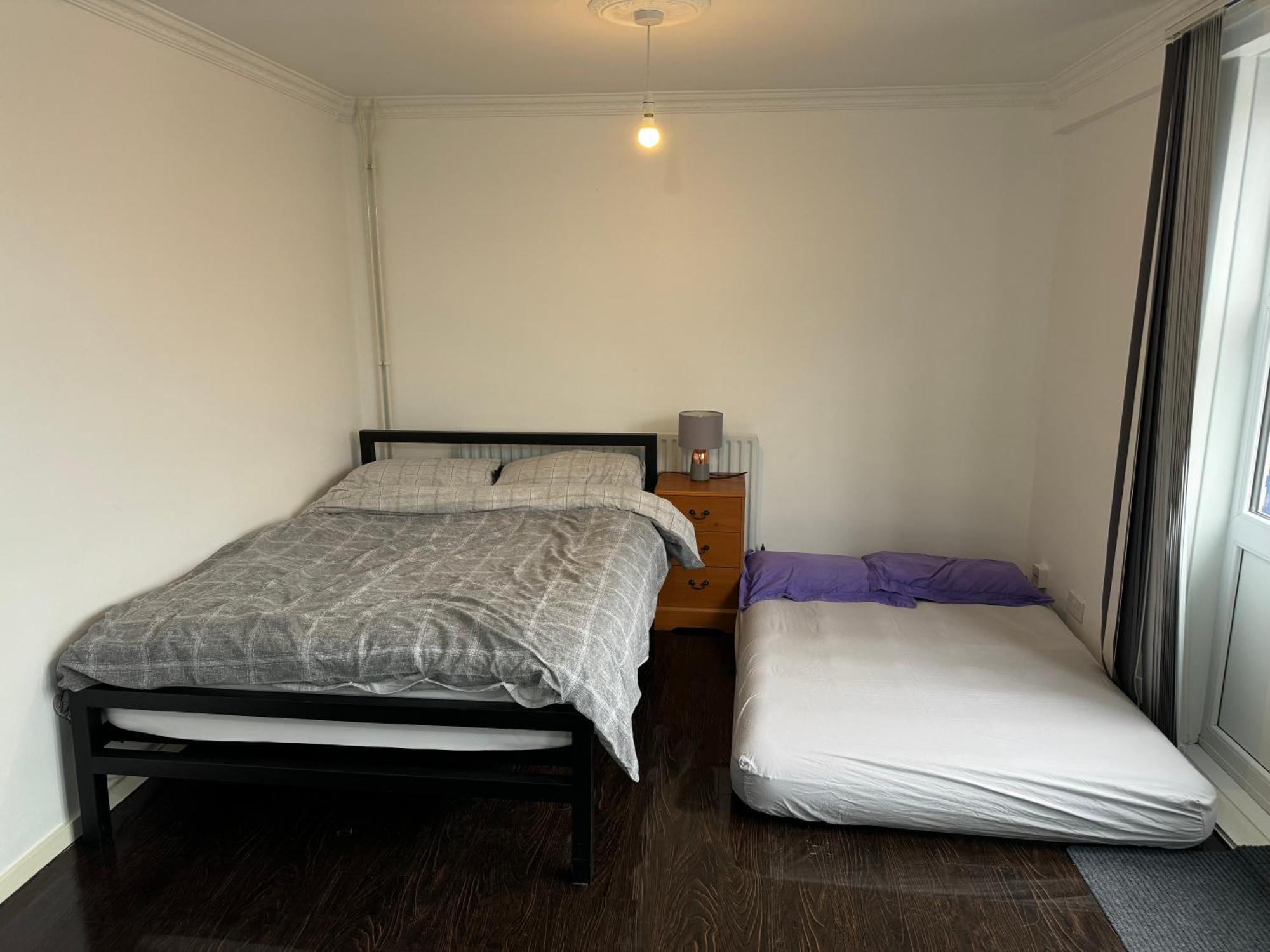 Large Private With Balcony Homestay London